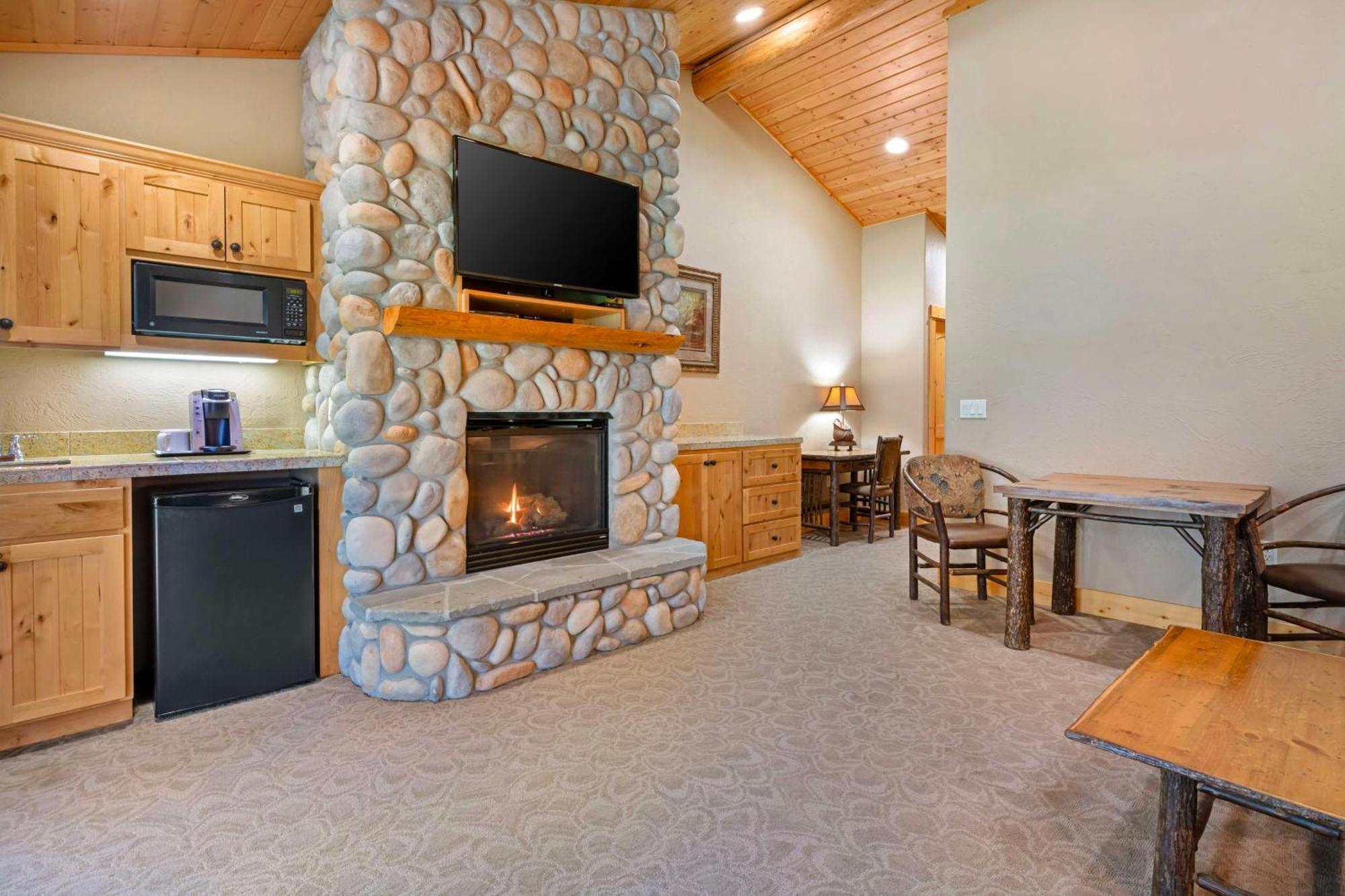 Best Western Ponderosa Lodge Систерс Экстерьер фото