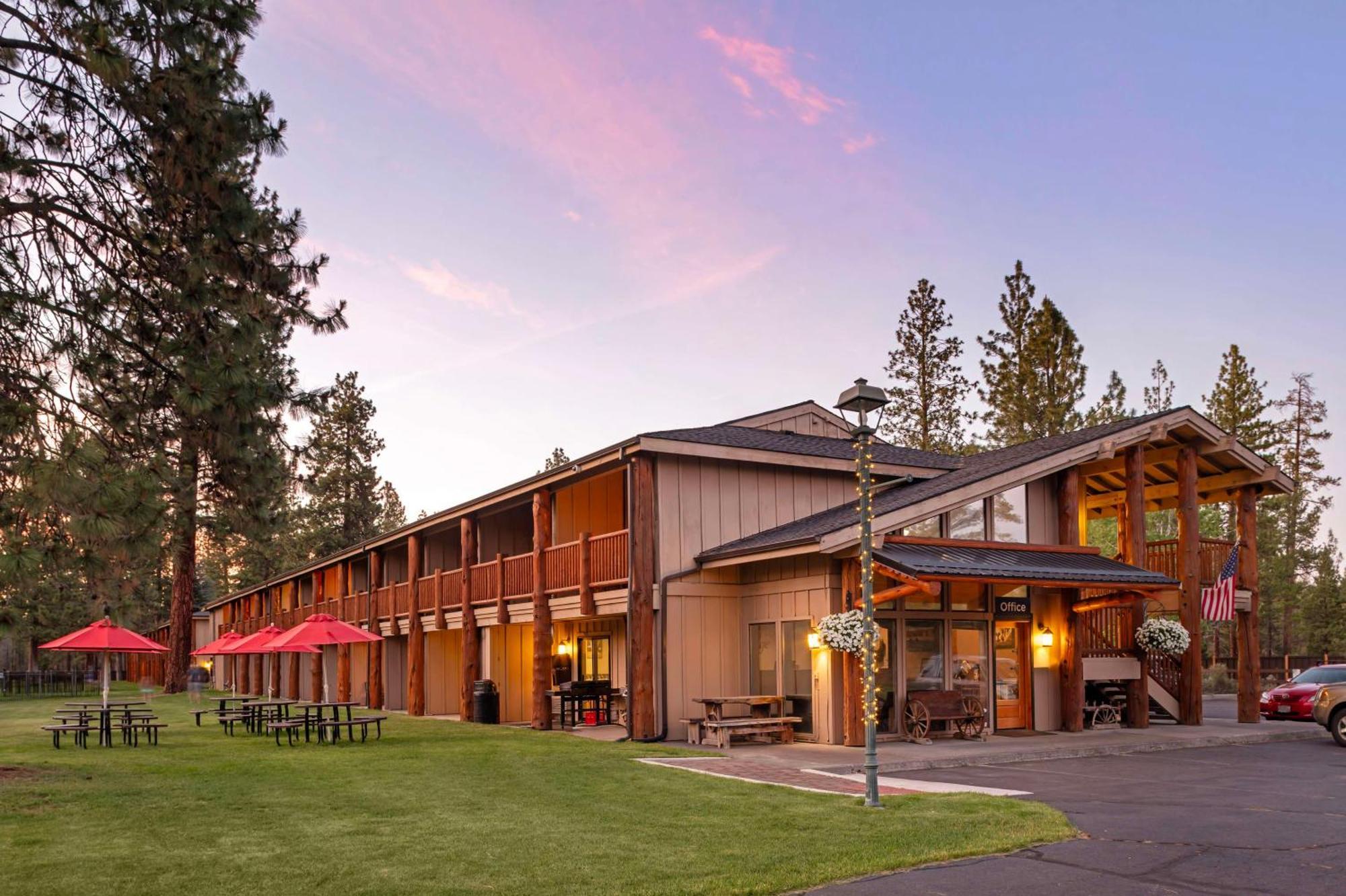 Best Western Ponderosa Lodge Систерс Экстерьер фото