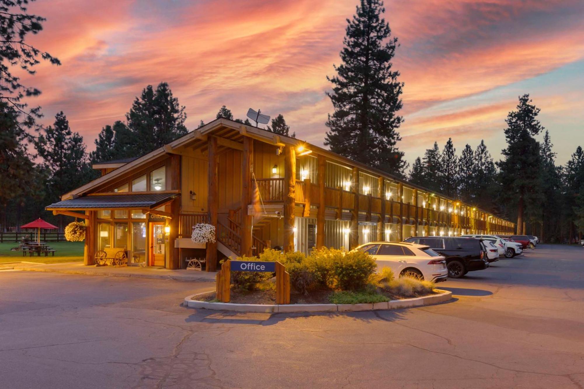 Best Western Ponderosa Lodge Систерс Экстерьер фото
