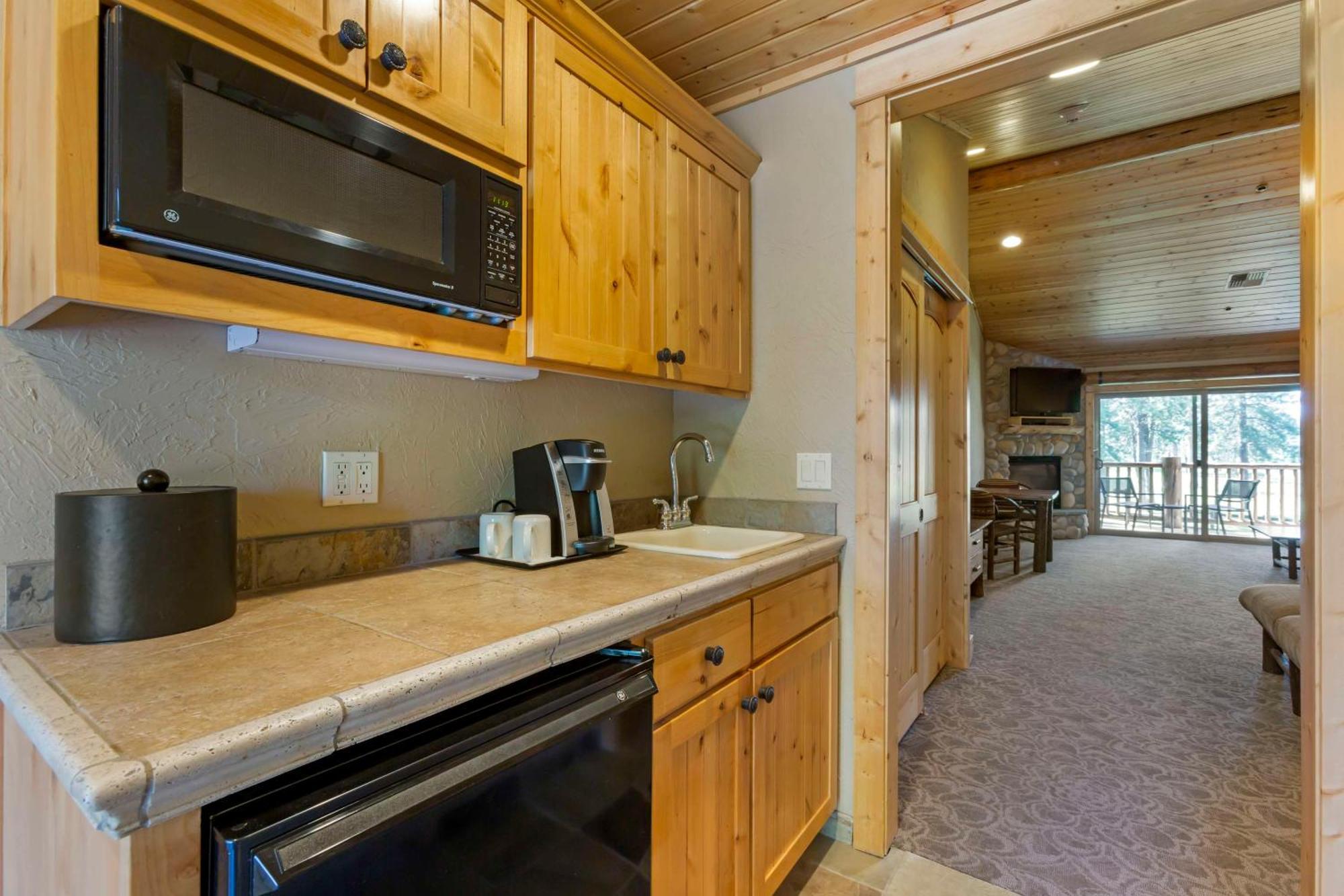 Best Western Ponderosa Lodge Систерс Экстерьер фото